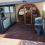 Sunny Private Rooftop Sauna & Hot Tub By Bentobox