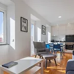 Quiet&Bright Apartment 16 by Lisbonne Collection