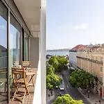 Amazing Central Studio With Balcony & Gym 1