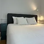 Suite In Shared House In Downtown Lisbon