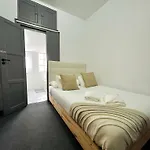 Low Cost Alameda Rooms