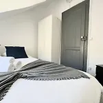 Low Cost Alameda Rooms