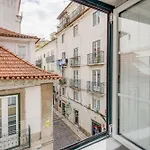 Bairro Alto Window - Cozy Spot In A Buzzing Locale