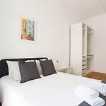 Bedooms With Shared Bathroom In Accommodation In Historic Largo Do Carmo