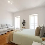 Bedooms With Shared Bathroom In Accommodation In Historic Largo Do Carmo