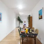 Bedooms With Shared Bathroom In Accommodation In Historic Largo Do Carmo