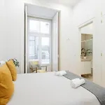 Bedrooms In Shared Apartment In Modern Accommodation In Downtown Lisbon