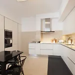 Feels Like Home Baixa World Flat