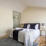Joivy Graca Deluxe Apartments