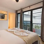LovelyStay - Modern&colourful flat in the heart of Graça