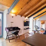 Bairro Alto Stunning Flat With Balcony By Lovelystay