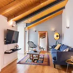 Bairro Alto Stunning Flat With Balcony By Lovelystay