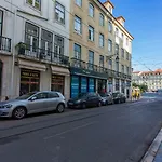 Baixa Modern Three-Bedroom Apartment - By Lu Holidays