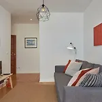 Charming Apartment Em Belem-Books And Canvas