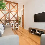 Baixa Modern Three-Bedroom Apartment - By Lu Holidays