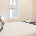 Baixa Modern Three-Bedroom Apartment - By Lu Holidays