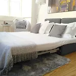 Downtown Sunny Apartment