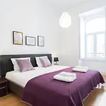 FLH Graça Spacious Flat