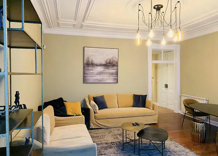 Charming 4 bedroom apartment in Chiado