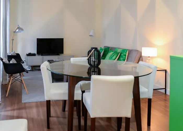 Lisbon Apartment Near Marques Pombal Square