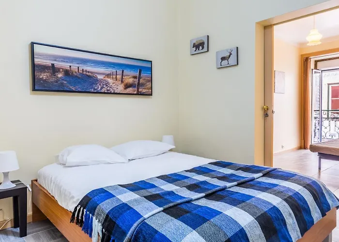 Cozy Carmo Apartment, Lisbeyond