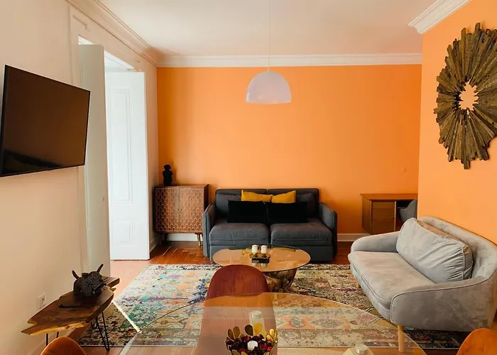 Spacious 1 Bedroom Apartment With A Parking Spot In Chiado