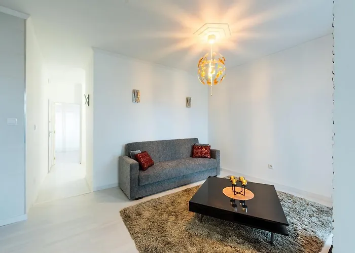 Great New Flat Close To Alameda