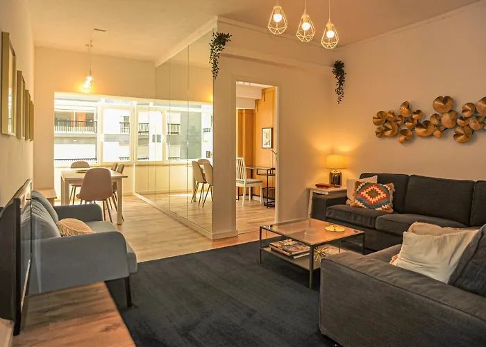 Downtown Modern 8 Bedroom Apartment - Marques De Pombal