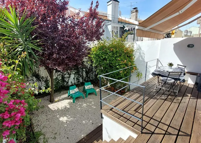 Apartment With Private Garden - Central Location