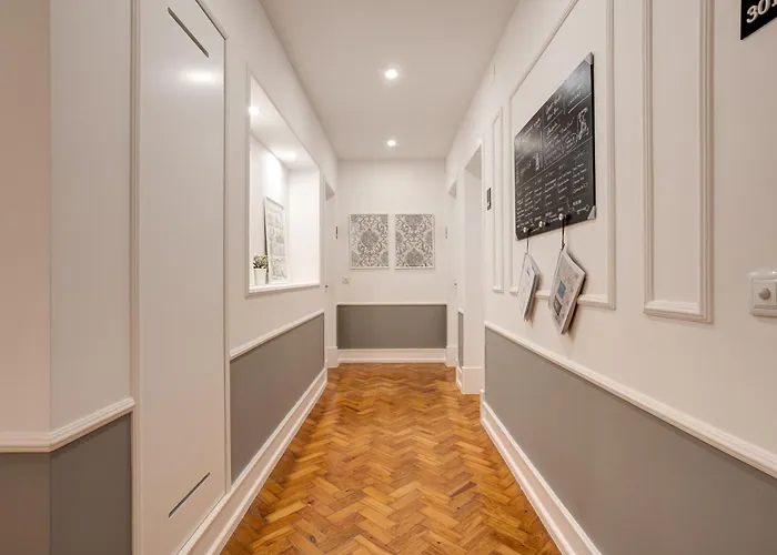Home Out Rooms & Apartments