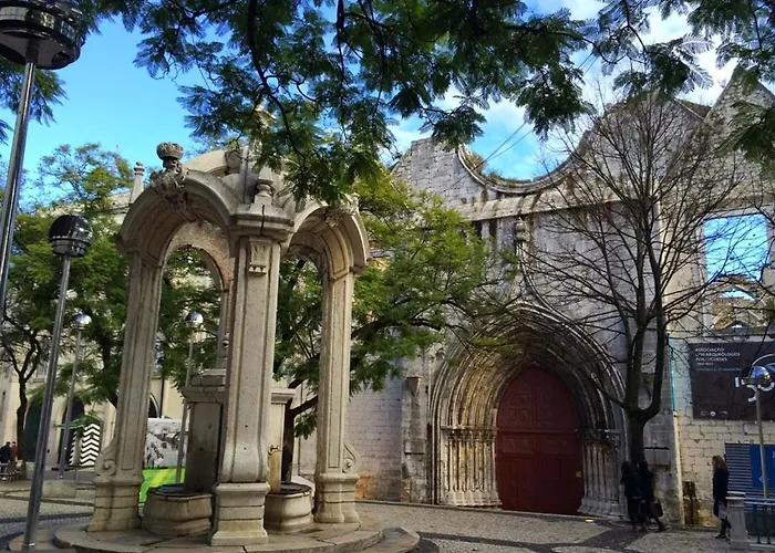Bedooms With Shared Bathroom In Accommodation In Historic Largo Do Carmo