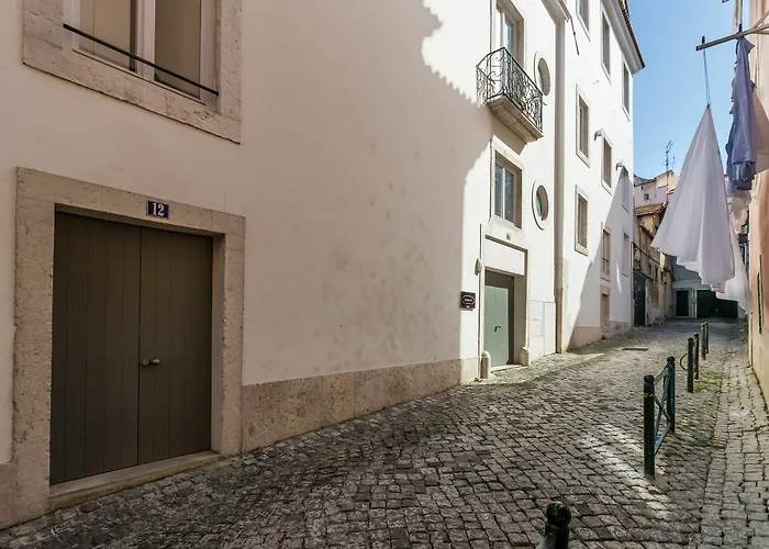 Chiado Studio And One-Bedroom Apartment - By Lu Holidays