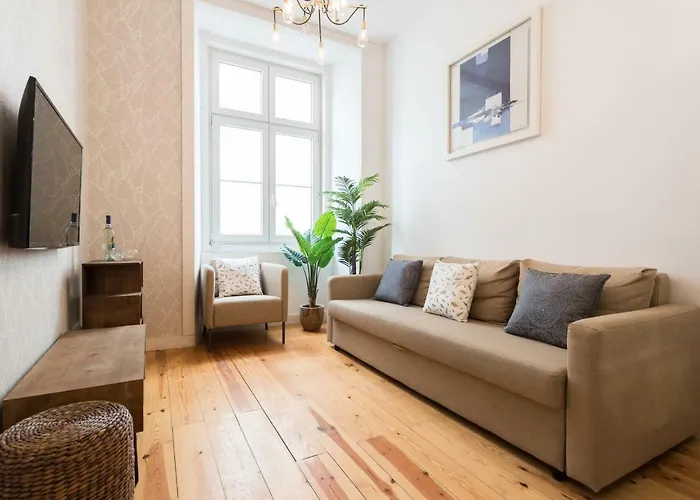 Baixa Modern Three-Bedroom Apartment - By Lu Holidays