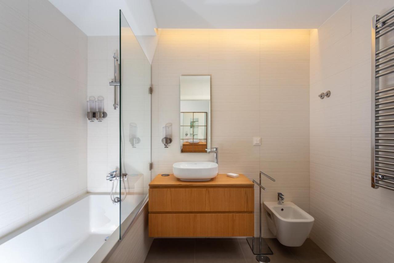 Apartment Stupendo-three Rooms-suite With Terrace -center -air Conditioning-free Park Lissabon