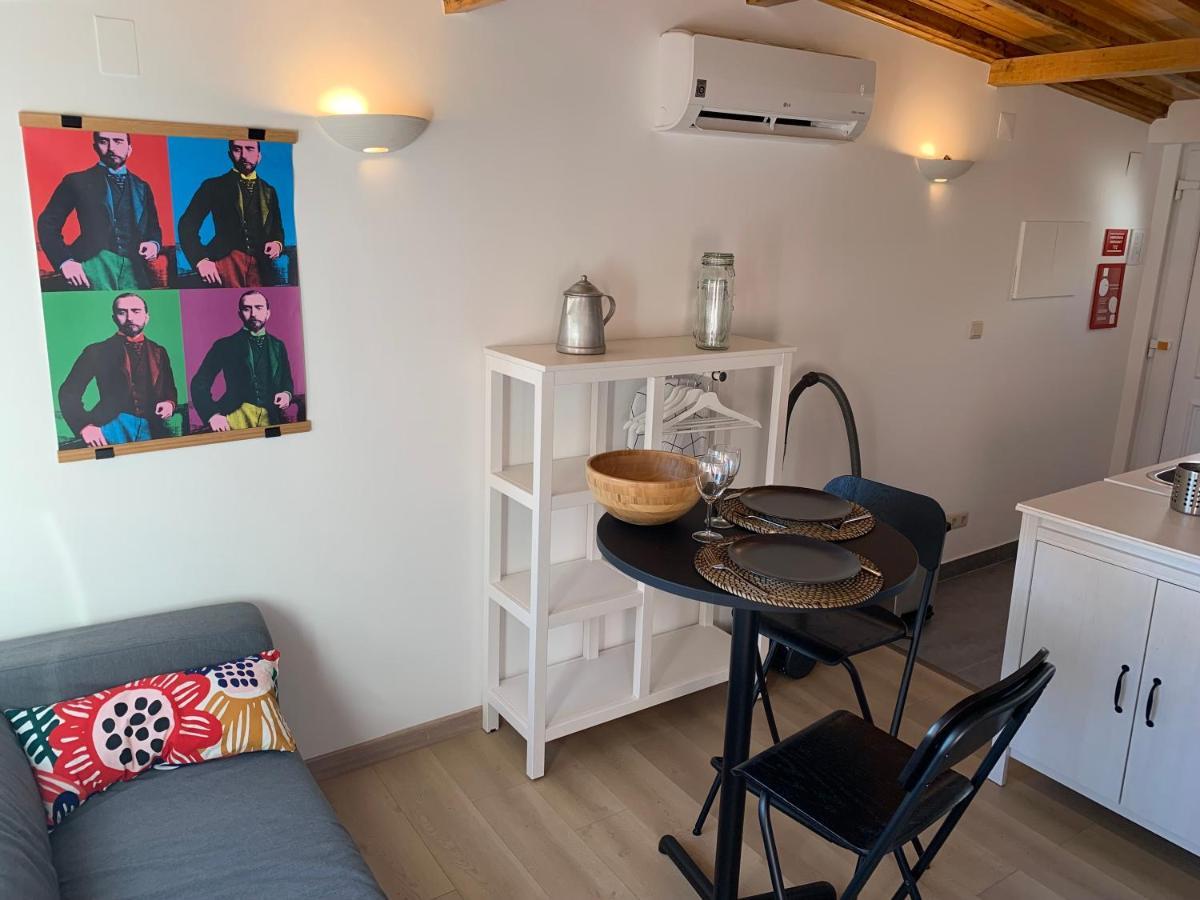 Apartment Ensoleille Avec Terrasse Proche D'amoreiras Lissabon