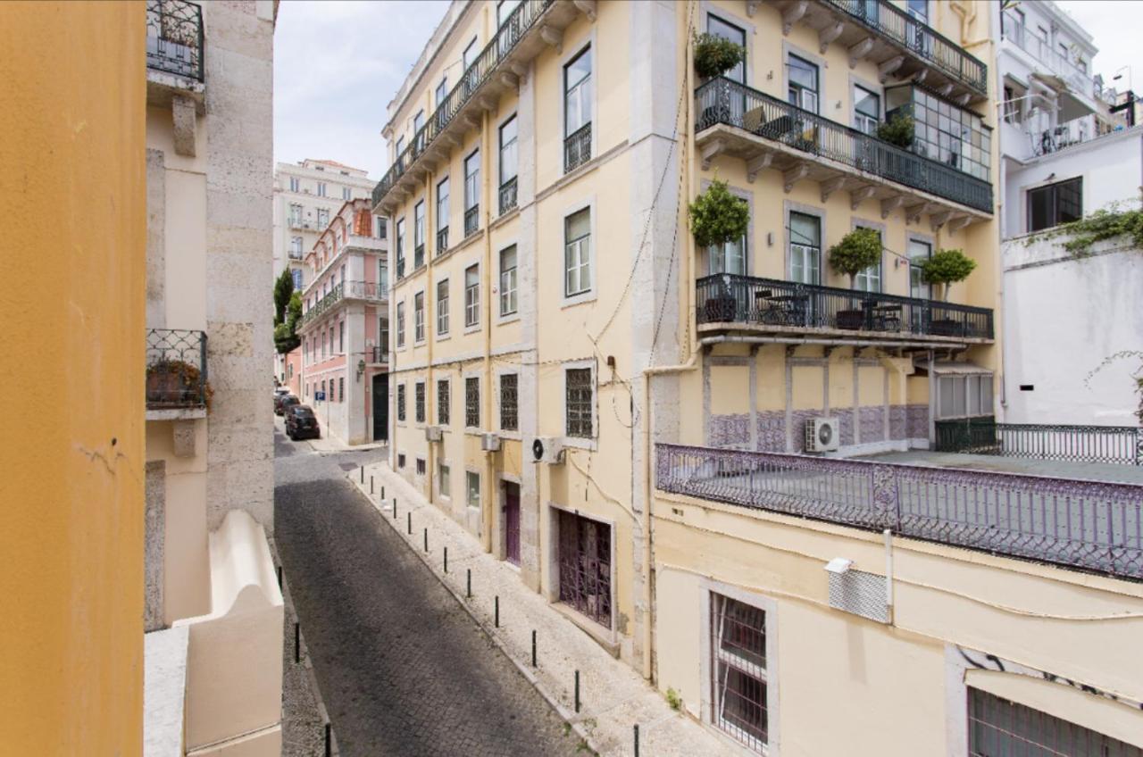 Beautiful 3-story House In Chiado With A 40m² Private Terrace Apartment Lissabon