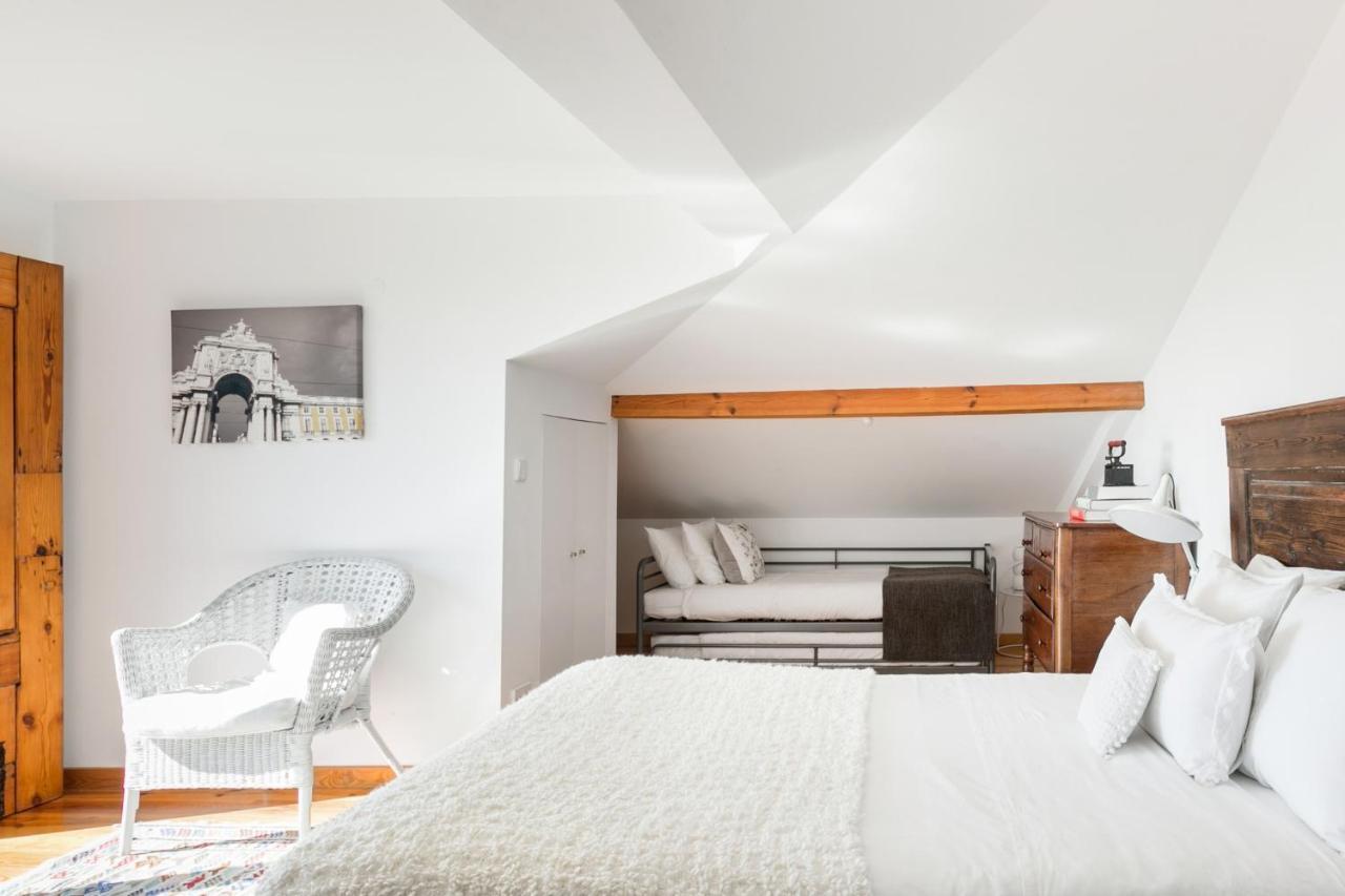 Appartement Breathtaking River-city View Two Private Terraces 3 Bedrooms And 3 Bathrooms 17th Century Building Bica Chiado District *