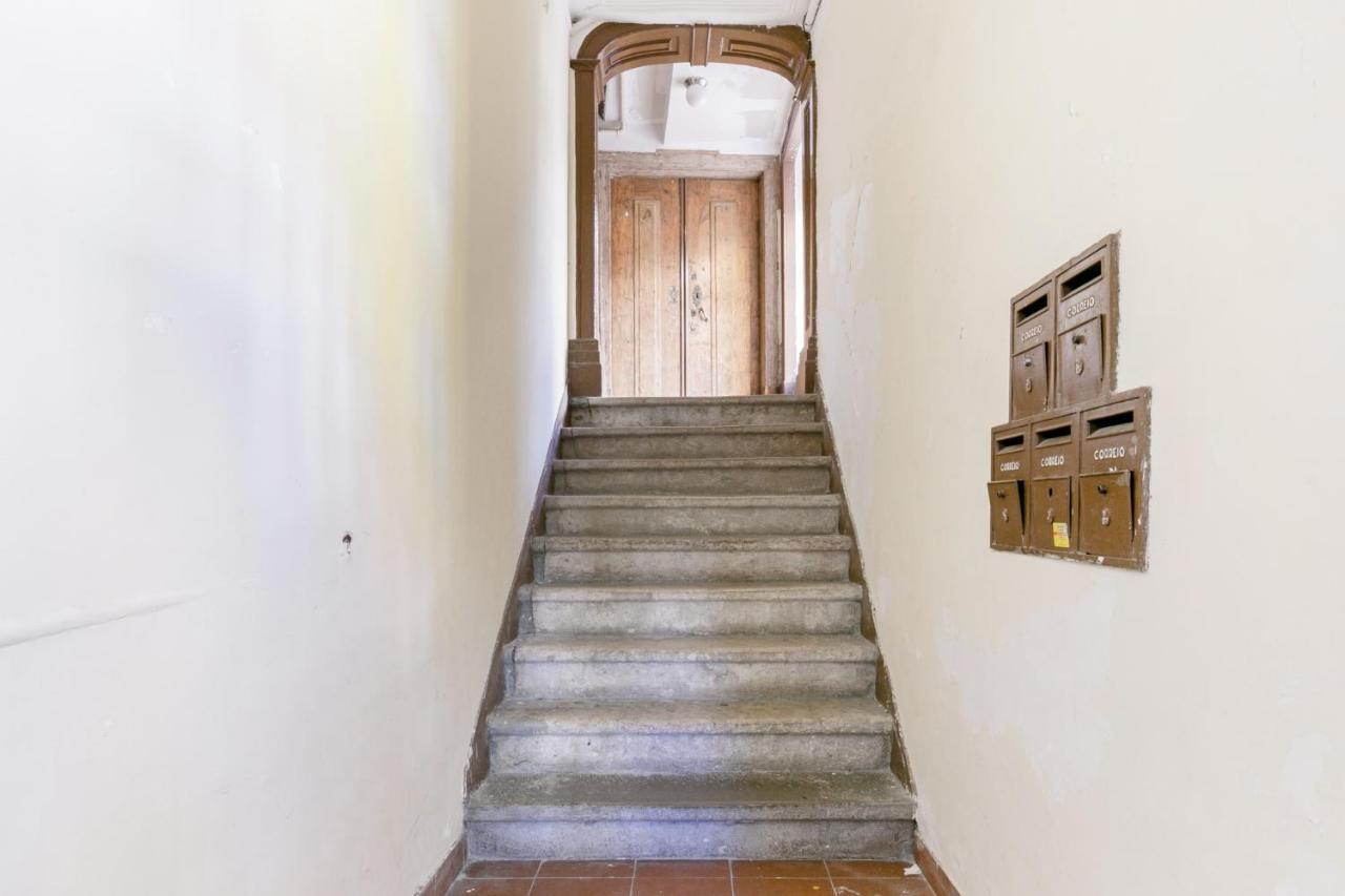 Breathtaking River-city View Two Private Terraces 3 Bedrooms And 3 Bathrooms 17th Century Building Bica Chiado District Appartement *