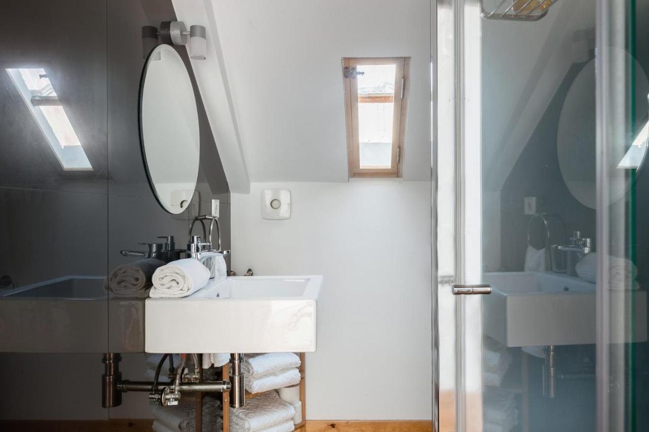 Breathtaking River-city View Two Private Terraces 3 Bedrooms And 3 Bathrooms 17th Century Building Bica Chiado District Appartement Lisboa