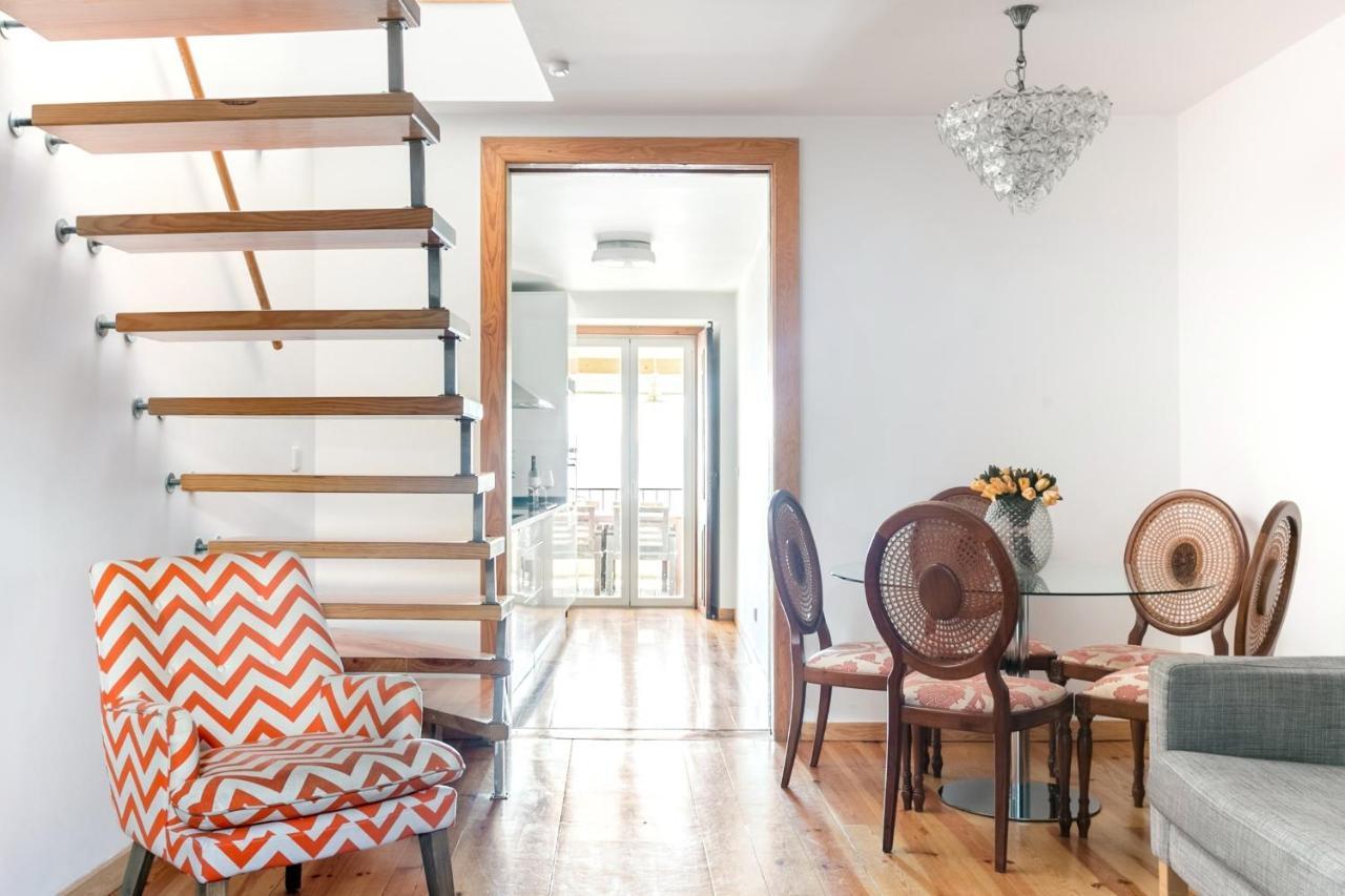 Breathtaking River-city View Two Private Terraces 3 Bedrooms And 3 Bathrooms 17th Century Building Bica Chiado District