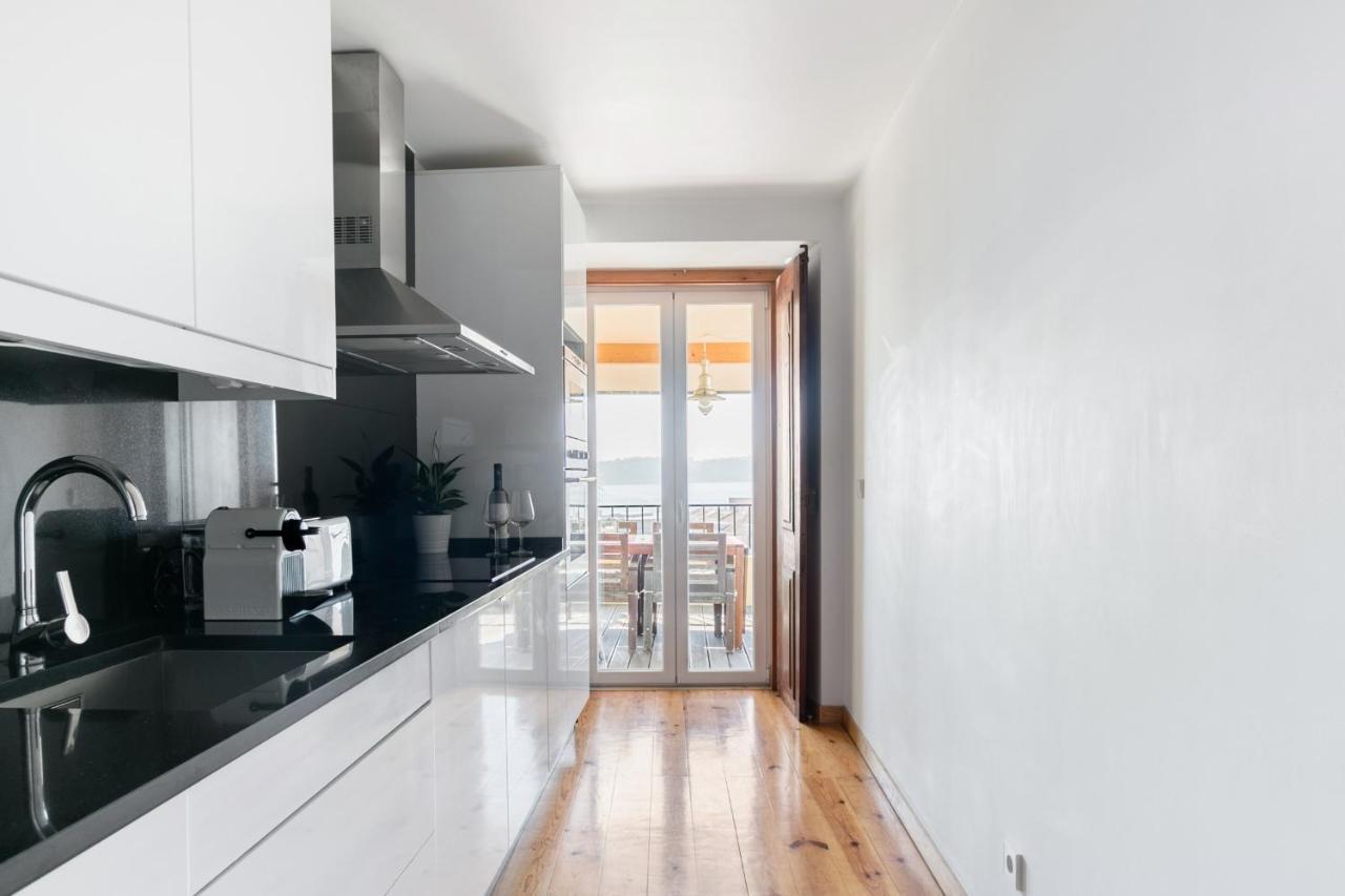 Breathtaking River-city View Two Private Terraces 3 Bedrooms And 3 Bathrooms 17th Century Building Bica Chiado District Lisboa