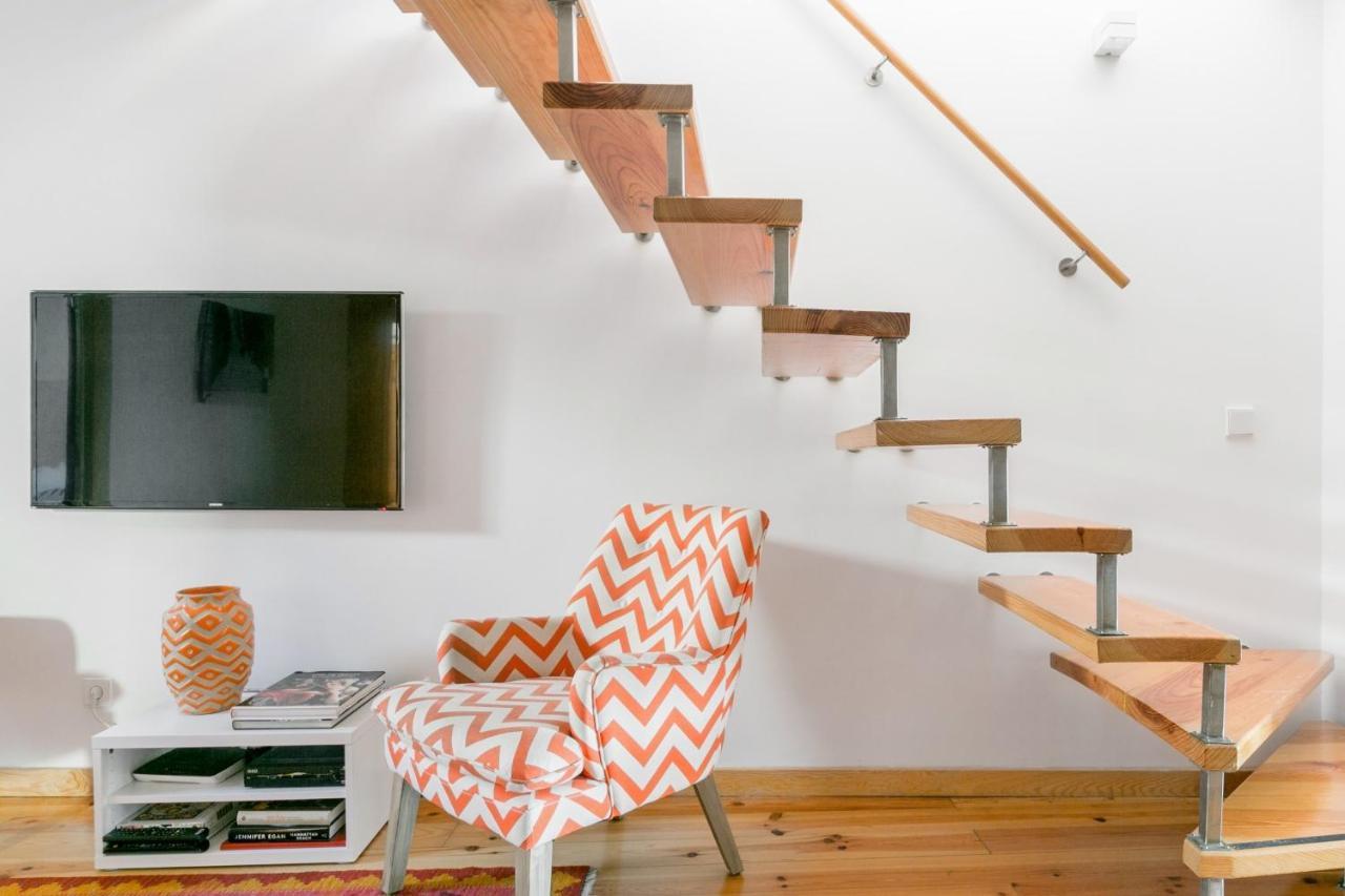 Breathtaking River-city View Two Private Terraces 3 Bedrooms And 3 Bathrooms 17th Century Building Bica Chiado District *