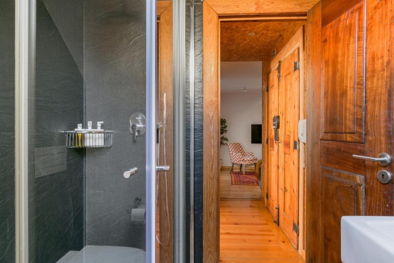 Breathtaking River-city View Two Private Terraces 3 Bedrooms And 3 Bathrooms 17th Century Building Bica Chiado District Appartement *