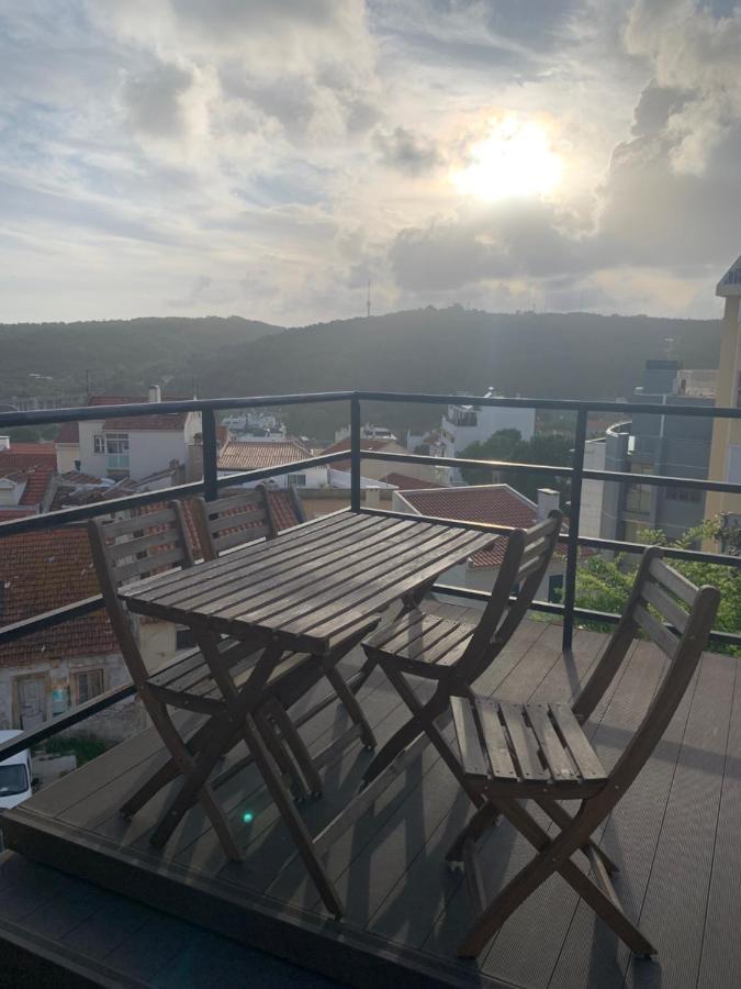 Ensoleille Avec Terrasse Proche D'amoreiras *