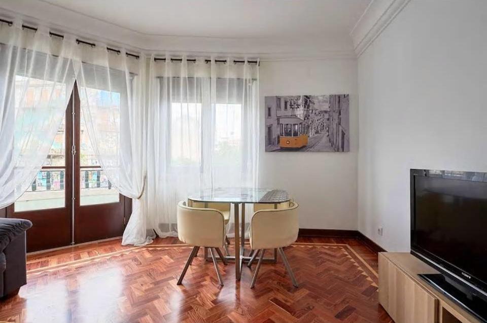 Apartment Corner House *
