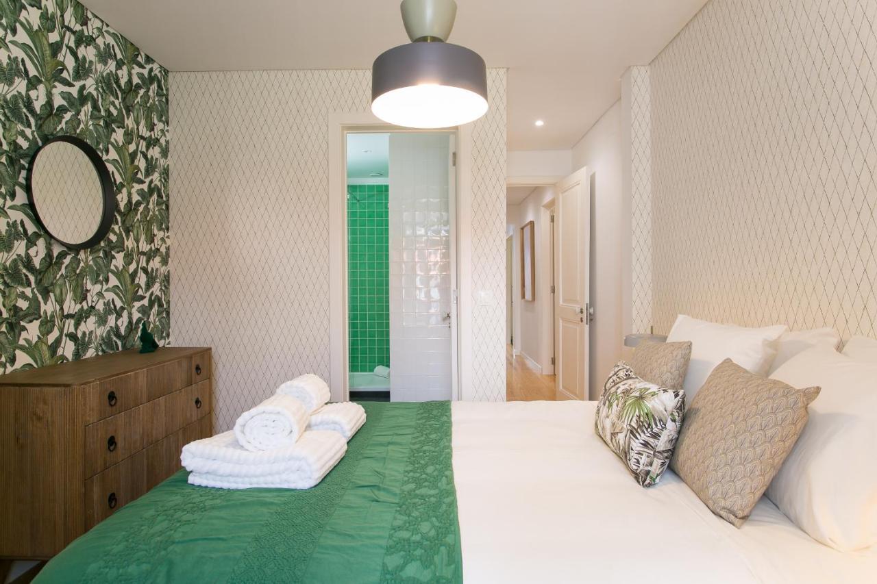 Apartment Luxury Retreat! 2 Suites, Balcony & Views!! Lissabon