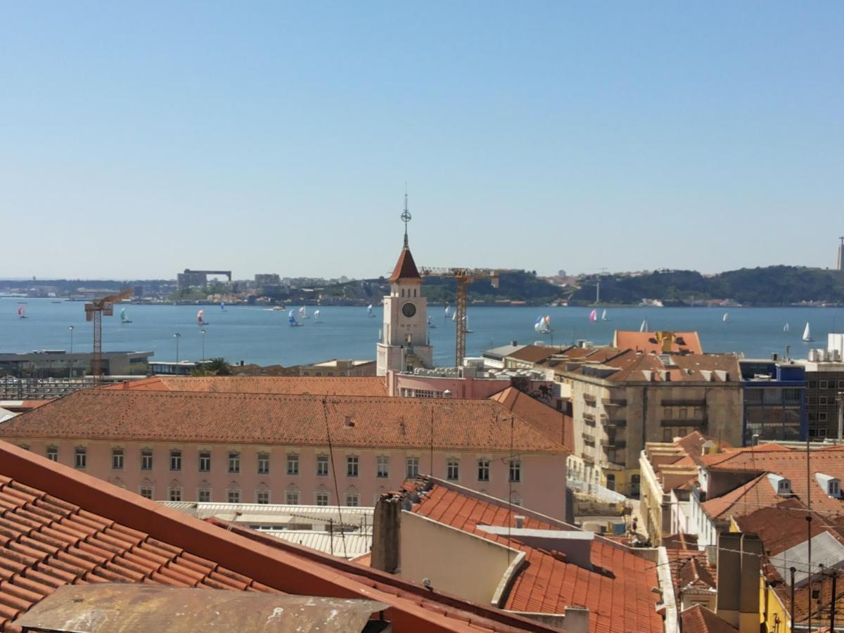 Appartement Breathtaking River-city View Two Private Terraces 3 Bedrooms And 3 Bathrooms 17th Century Building Bica Chiado District *