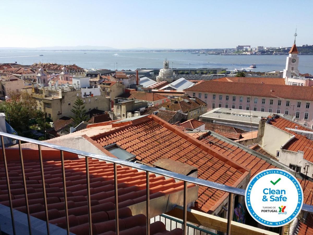 Breathtaking River-city View Two Private Terraces 3 Bedrooms And 3 Bathrooms 17th Century Building Bica Chiado District Lisboa