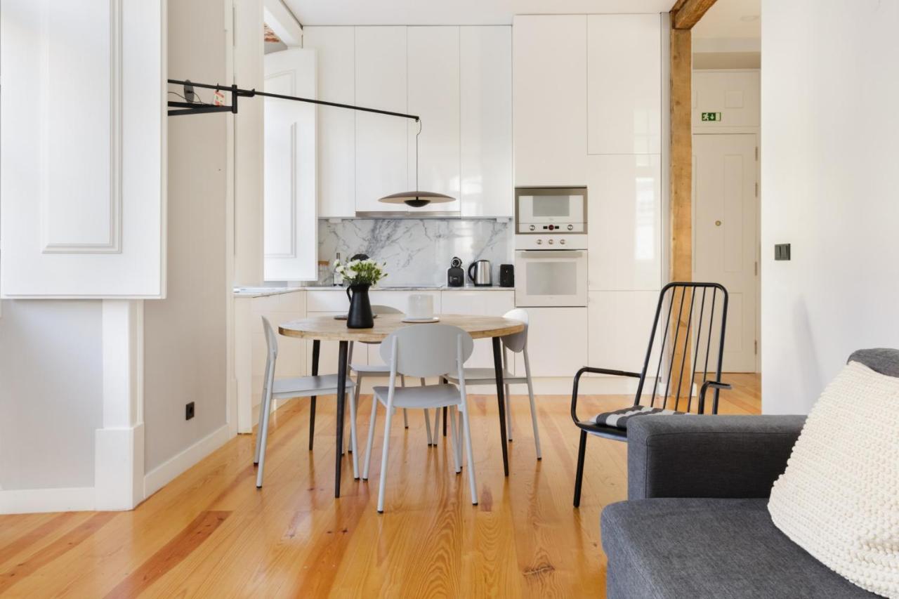Update Urban Chic Flat In 19th Century Building 2 Bedrooms & 2 Bathrooms & Ac Alfama District * Lisboa