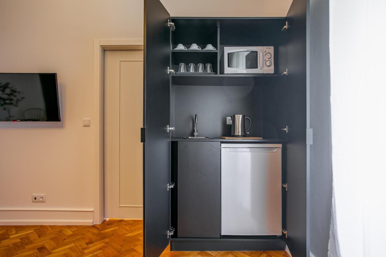Apartment Home Out Rooms & Apartments